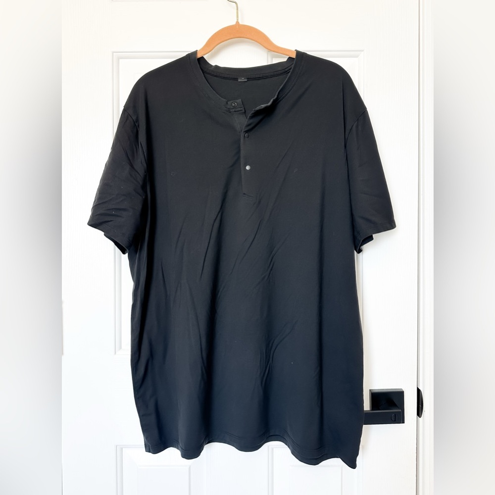 Lululemon Men’s The Fundamental Short Sleeve Black Henley Shirt - Picture 3 of 9